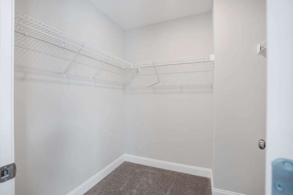 House | 3 bedrooms, desk
