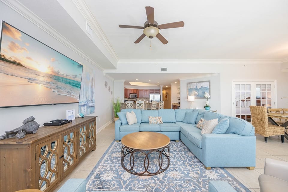 Condo, 3 Bedrooms | Living area