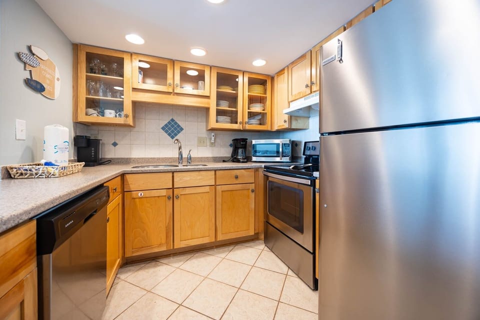 Condo, 2 Bedrooms | Private kitchen | Coffee/tea maker, fridge, oven, stovetop