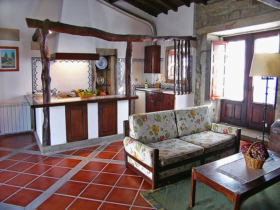 Chalet, 3 Bedrooms | Private kitchen | Coffee/tea maker, cookware/dishes/utensils