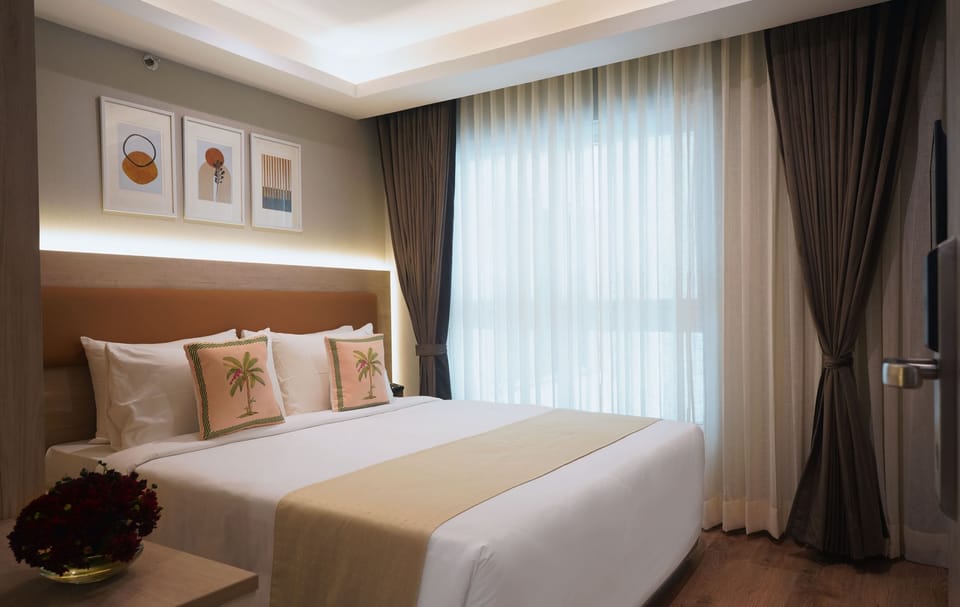 Premium bedding, minibar, in-room safe, desk