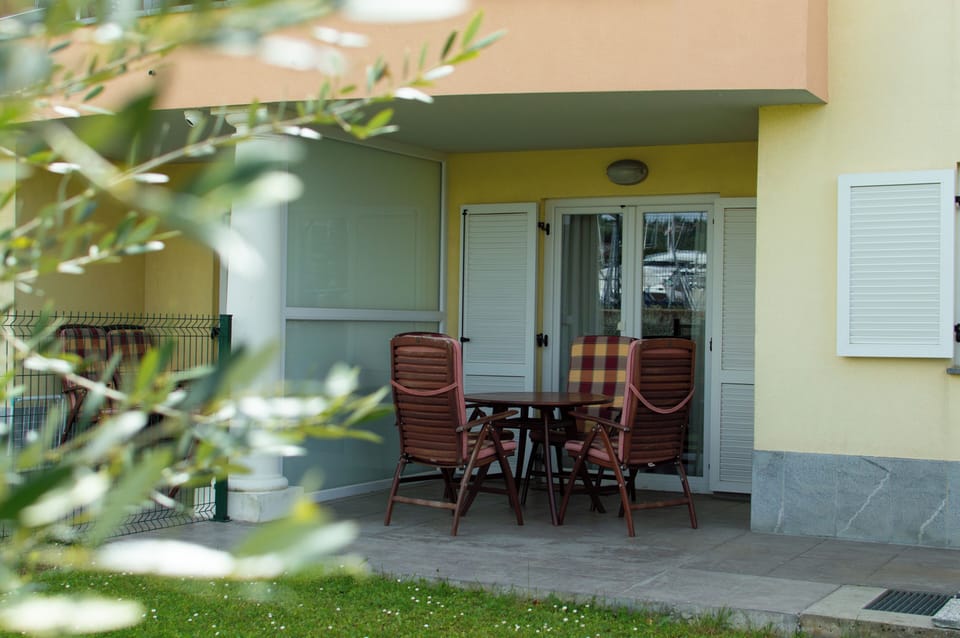 Executive Apartment, Multiple Beds, Refrigerator & Microwave, Garden View (Marina - 700 Rose M) | Terrace/patio