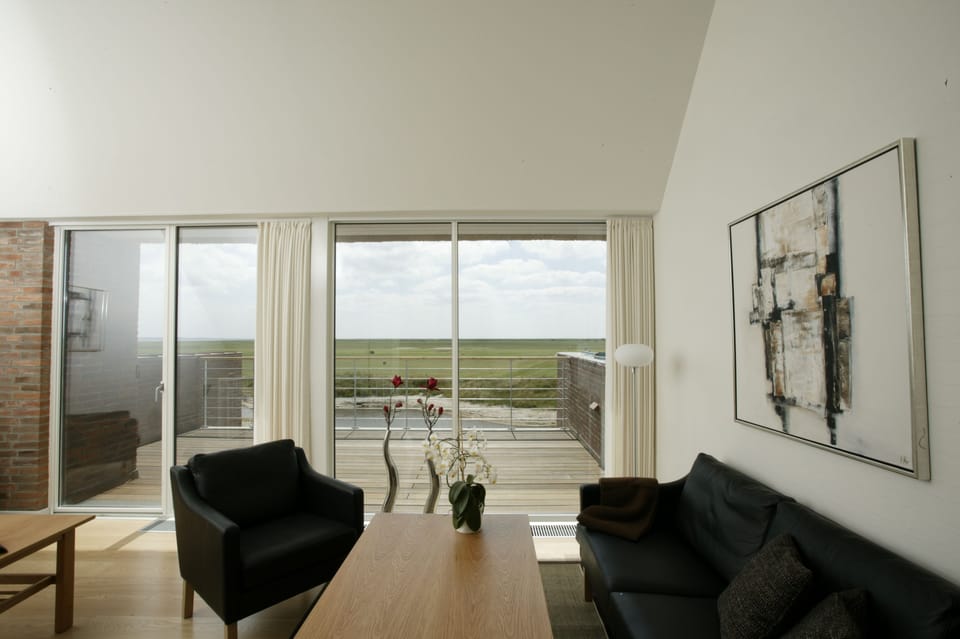 32-inch flat-screen TV with satellite channels, TV, fireplace