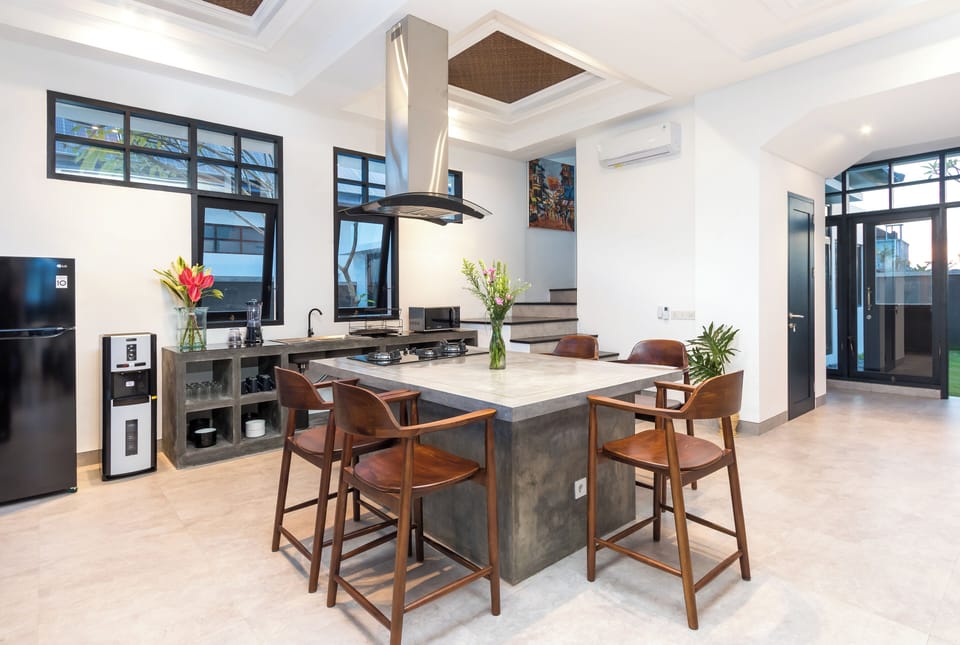 Luxury Villa, Pool View, Poolside | Dining room