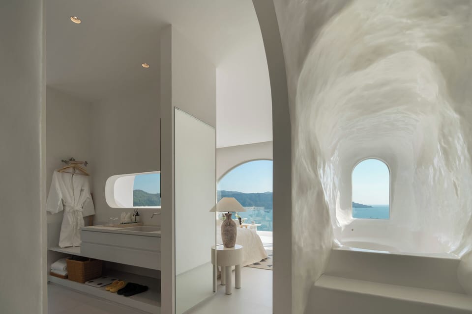 Premier Double Room, 1 Queen Bed, Sea View | Premium bedding, minibar, free WiFi, bed sheets
