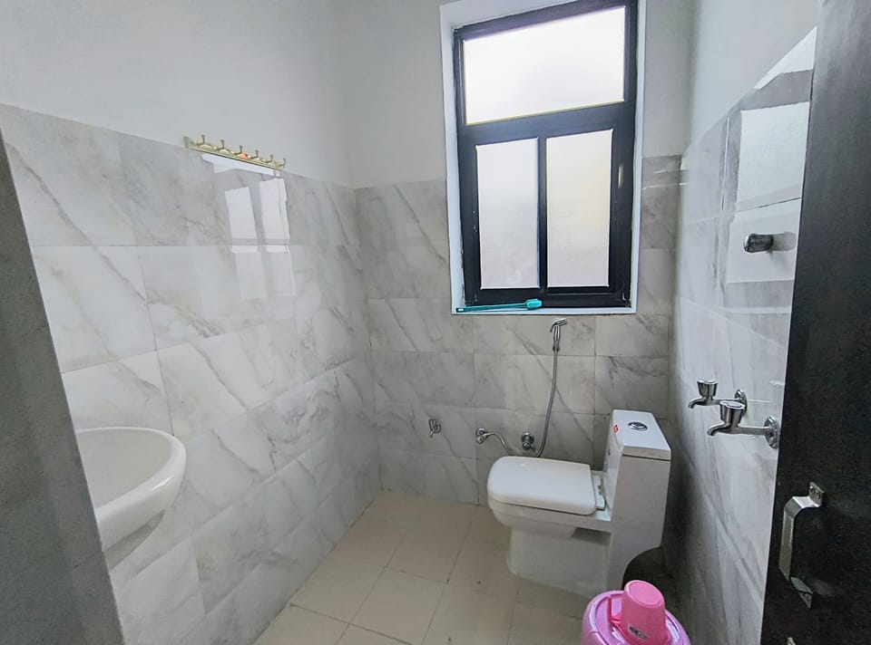 Room, Multiple Bedrooms, Smoking, Balcony | Bathroom