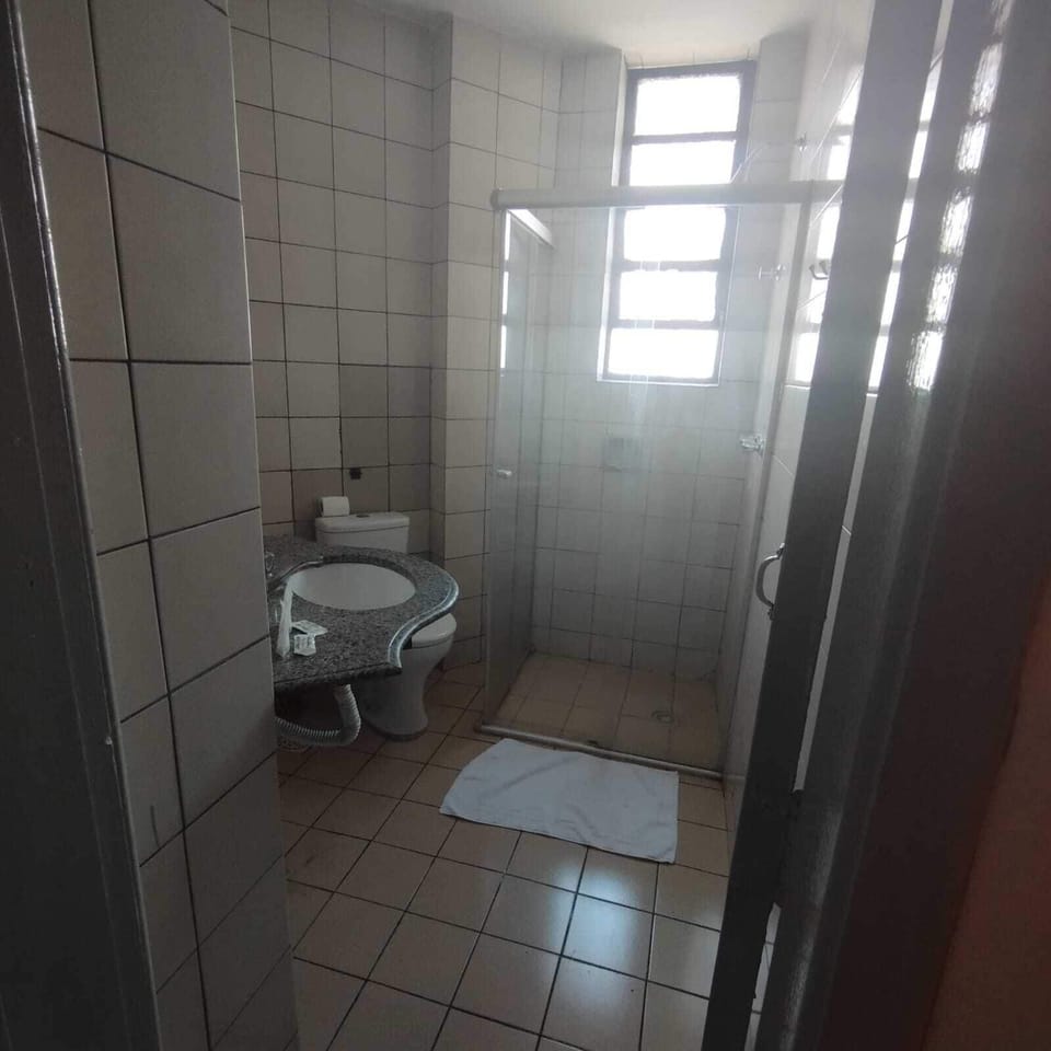 Economy Double Room | Bathroom | Shower
