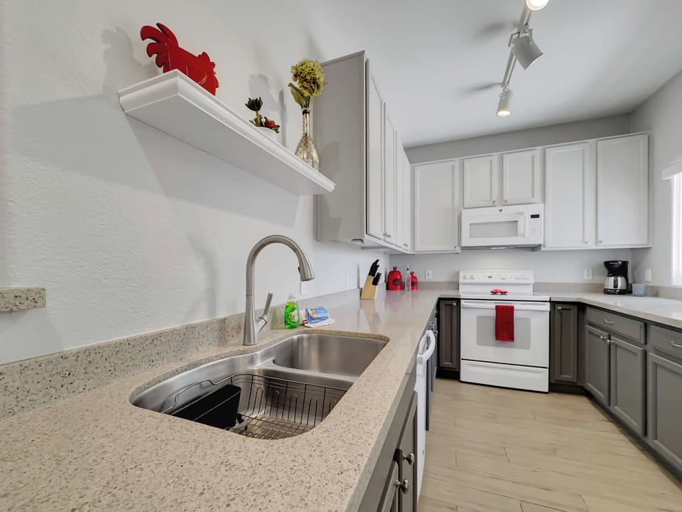 House, 2 Queen Beds, Pool Access, Pool View (Superstition Springs Mesa) | Private kitchen | Coffee/tea maker