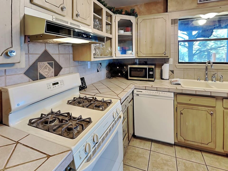 House (3 Bedrooms) | Property amenity