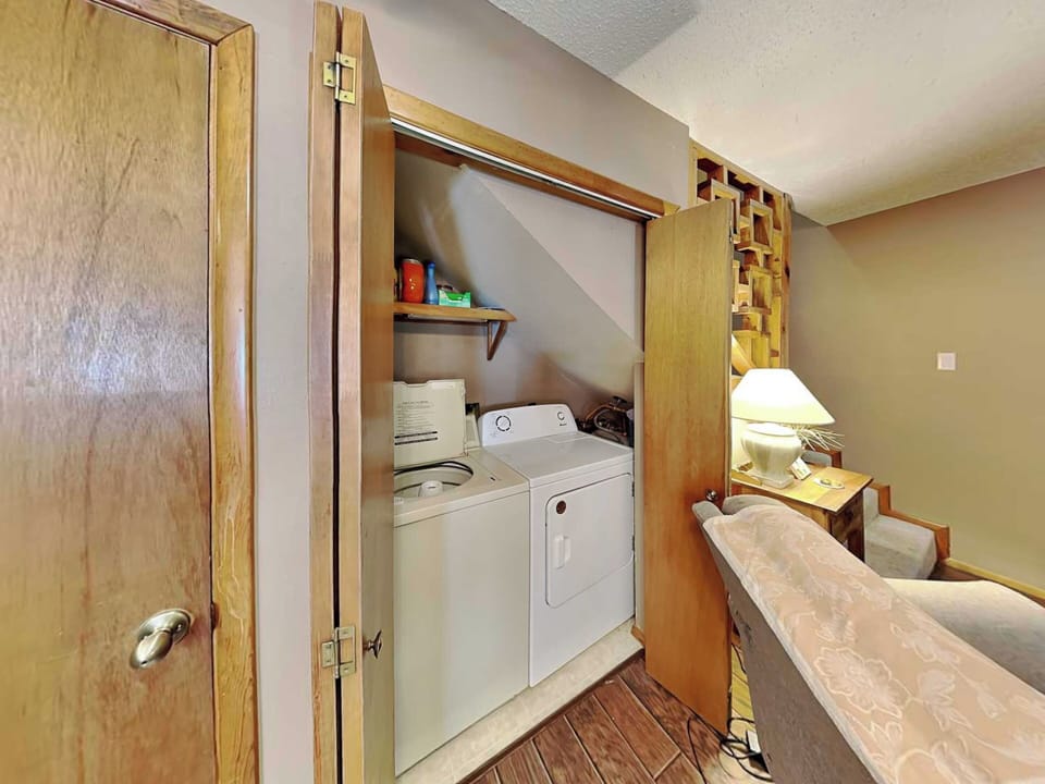 Condo (2 Bedrooms) | Property amenity
