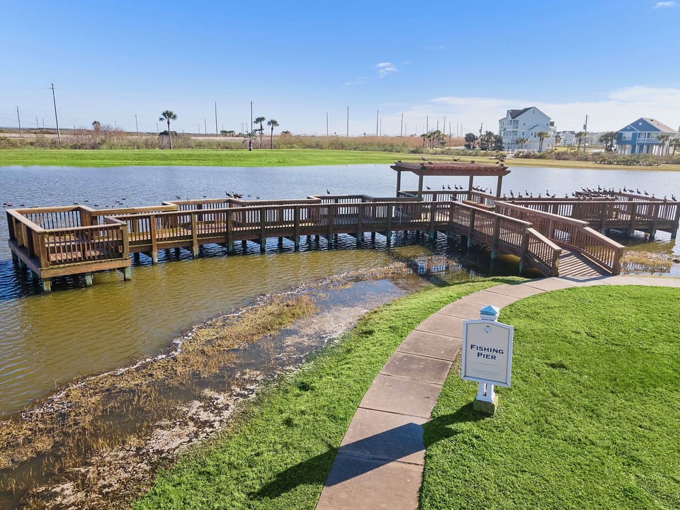 Condo (3 Bedrooms) | Property amenity