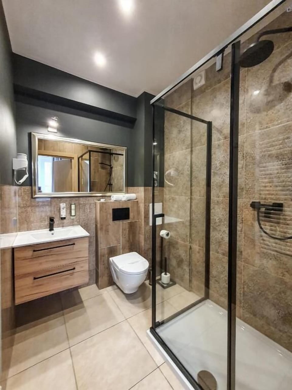 Standard Room | Bathroom | Shower, hair dryer, towels, soap