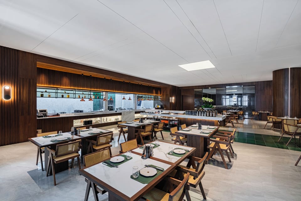 Free daily buffet breakfast