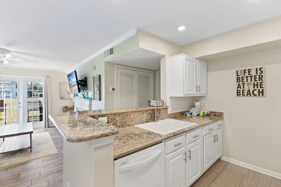 Signature Condo, 2 Bedrooms, Balcony, Garden View | Private kitchen | Fridge, microwave, oven, stovetop