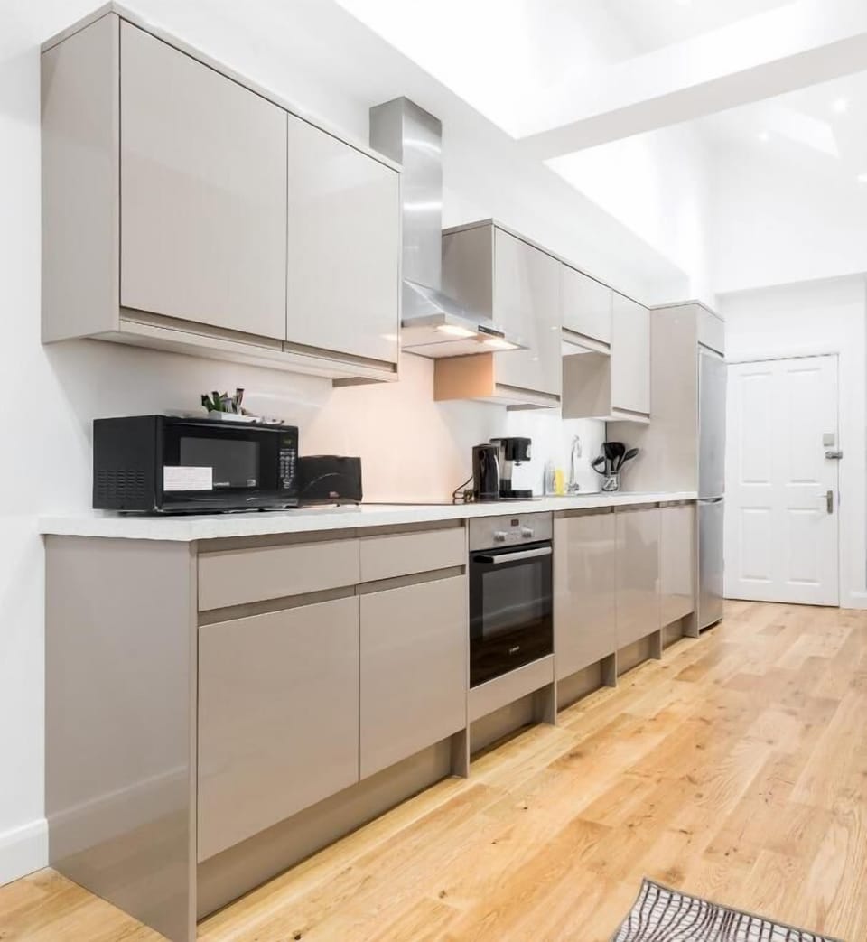 Superior Condo | Private kitchen | Mini-fridge, microwave, cookware/dishes/utensils