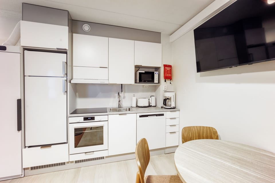 Apartment, 2 Bedrooms, Sauna, Slope side | Private kitchen | Fridge, microwave, stovetop, toaster