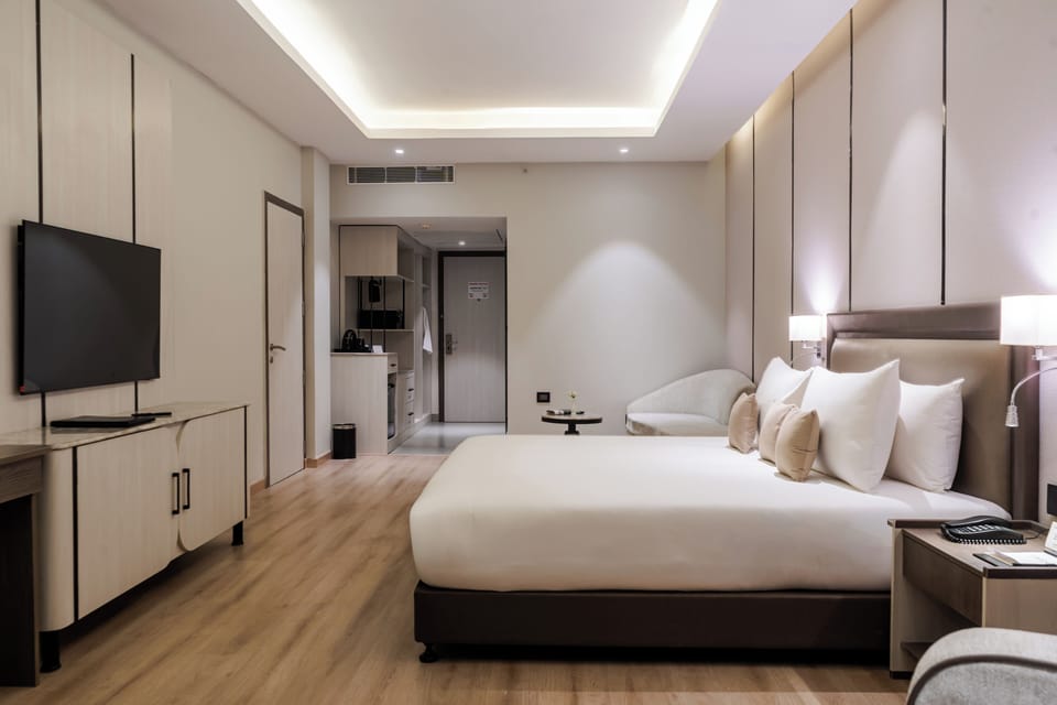 Junior Quadruple Room | Desk, laptop workspace, iron/ironing board, WiFi (free)