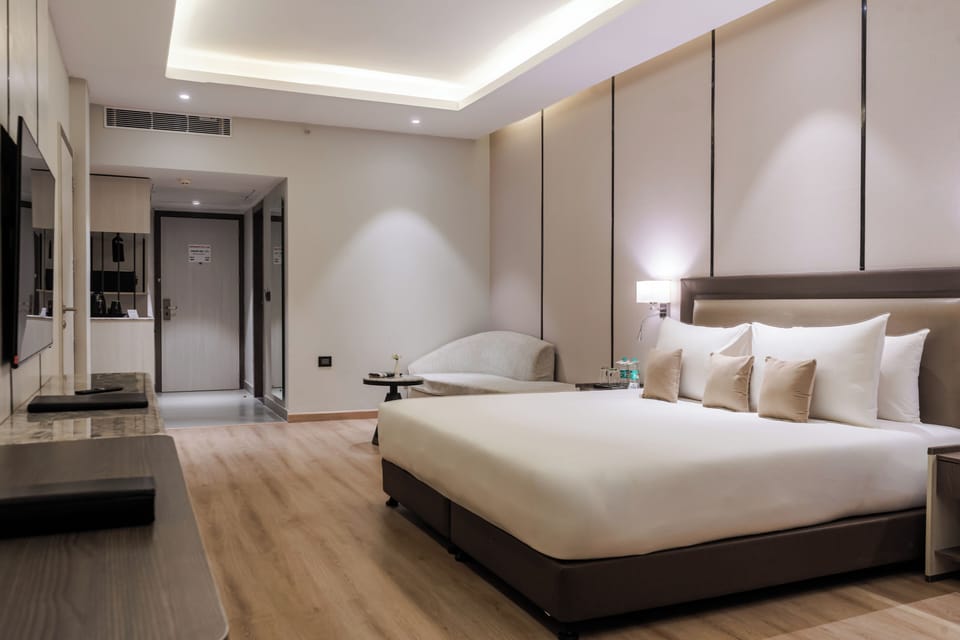 Junior Quadruple Room | Desk, laptop workspace, iron/ironing board, WiFi (free)