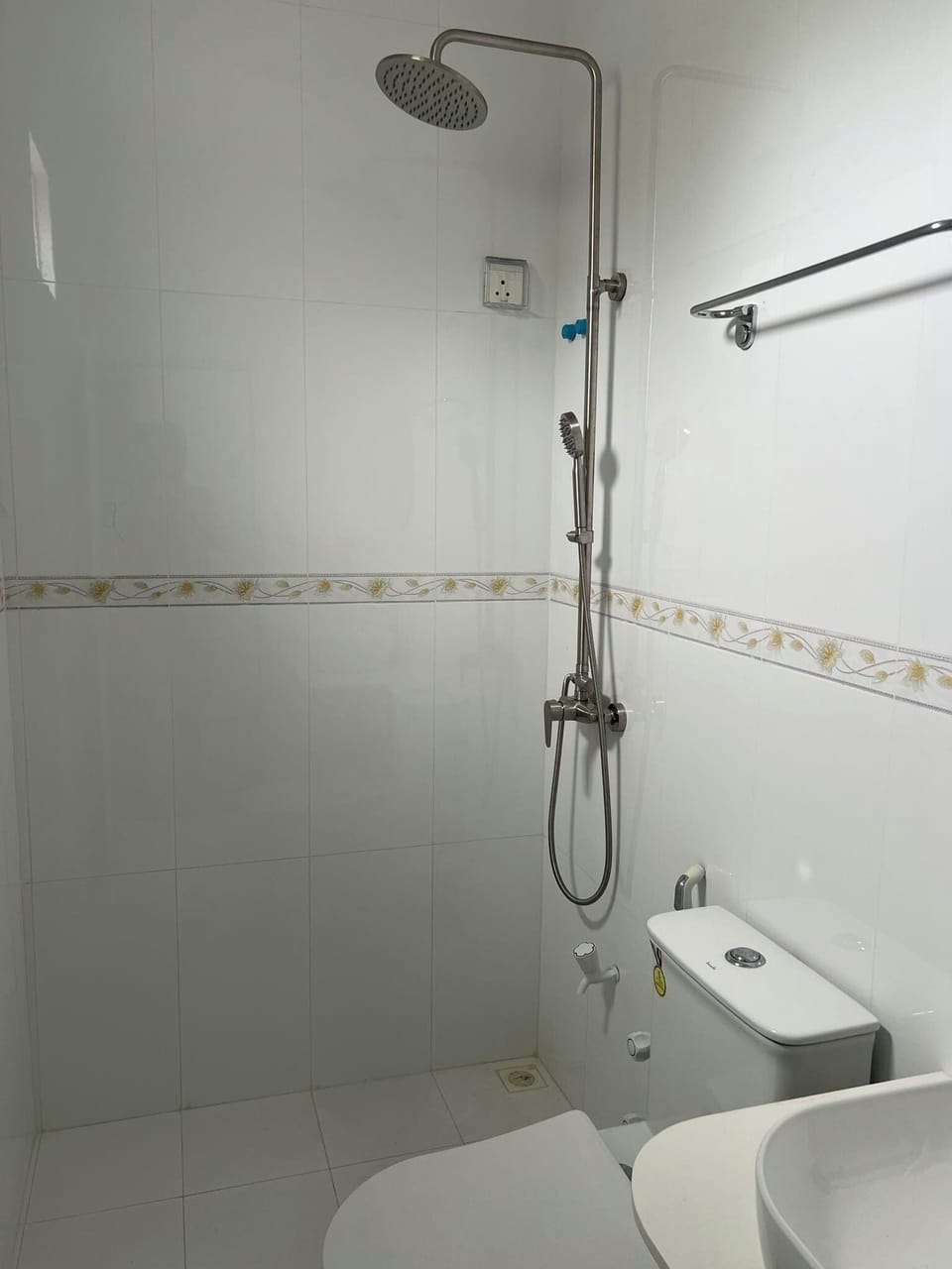 Shower, towels, soap, shampoo
