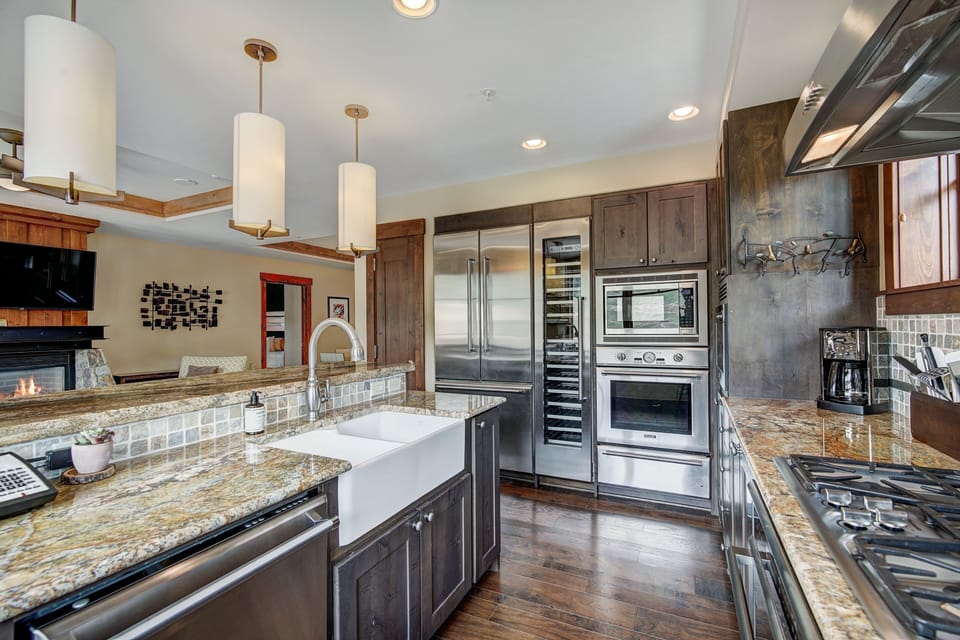 Condo, 4 Bedrooms | Private kitchen | Coffee/tea maker, fridge, oven, toaster