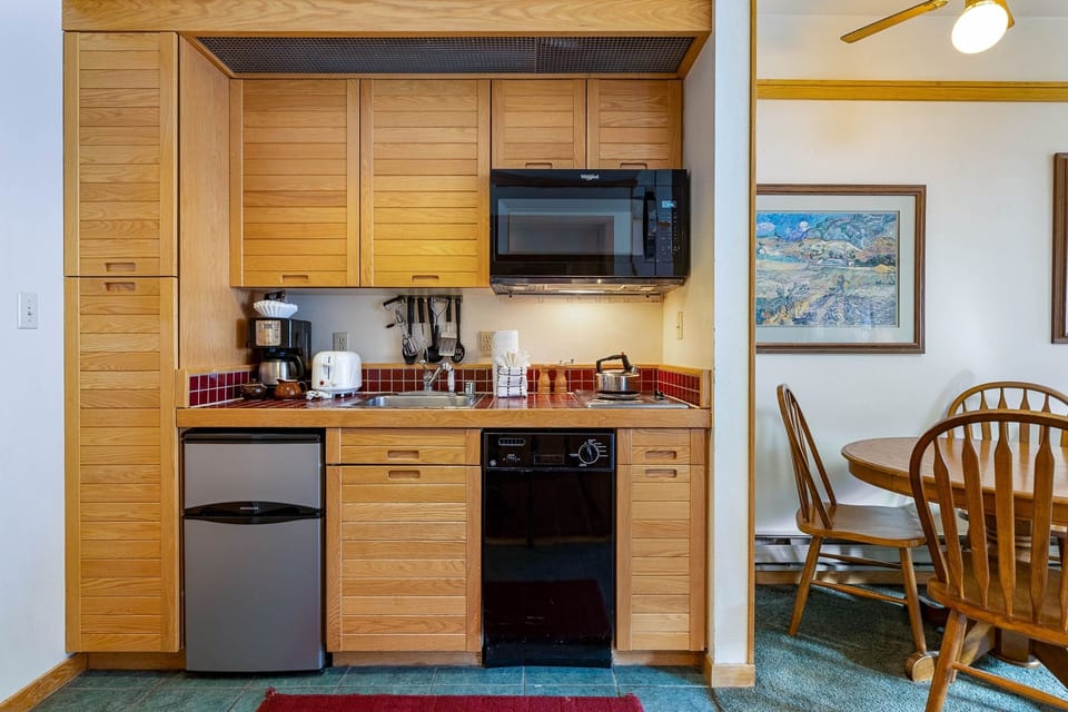 Studio | Private kitchen | Coffee/tea maker, fridge, toaster