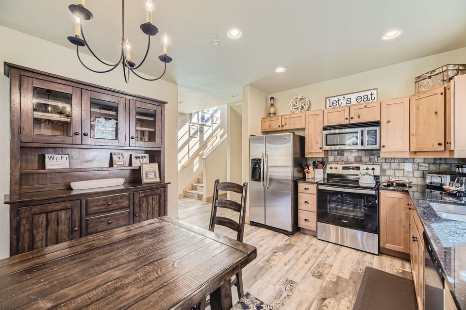 Townhome, 3 Bedrooms | Private kitchen | Coffee/tea maker, fridge, oven, toaster