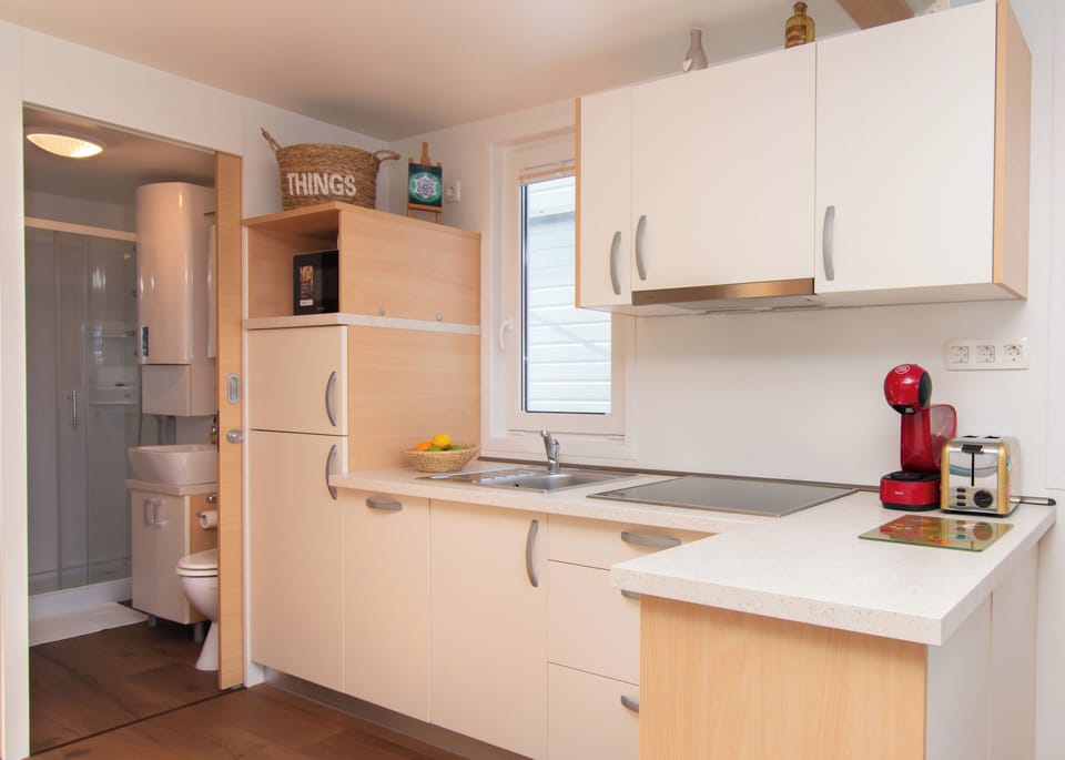 Mobile Home, 2 Bedrooms, Sea View, Overwater | Private kitchen | Electric kettle, toaster