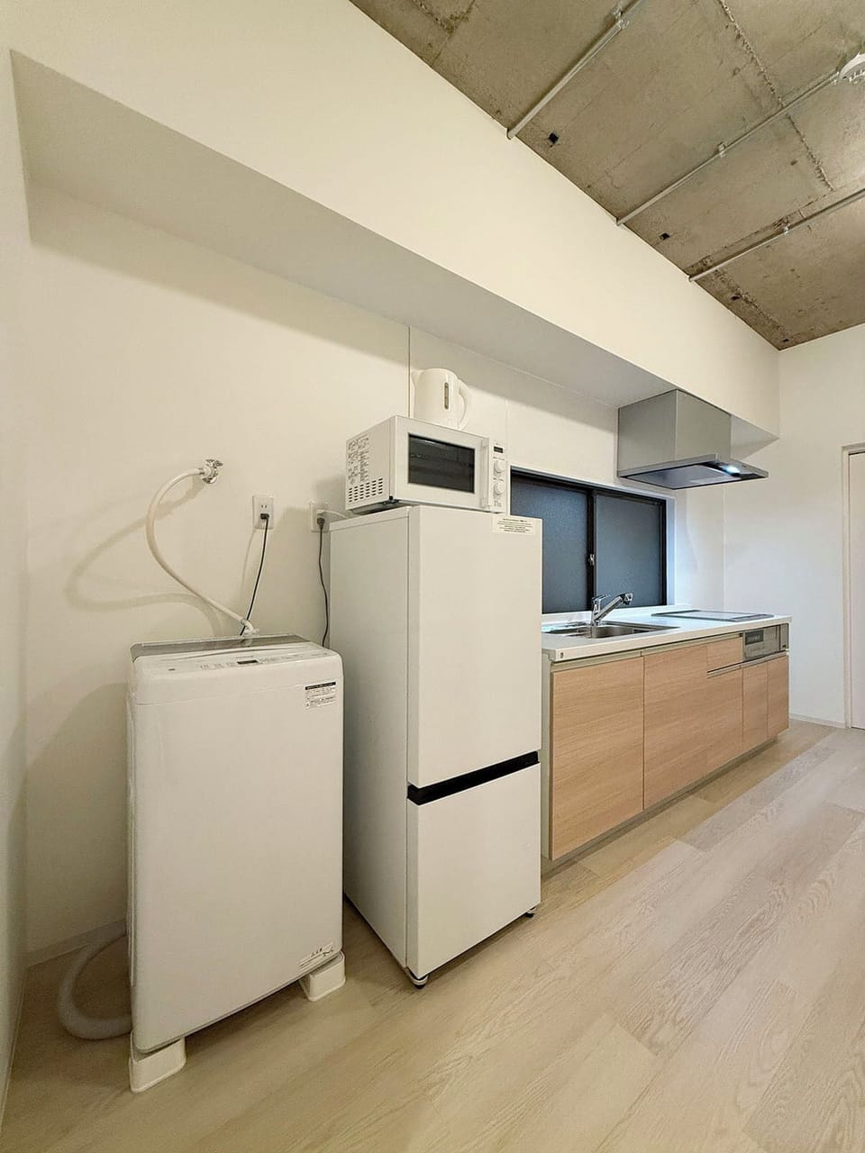 Deluxe Apartment | Private kitchen | Electric kettle