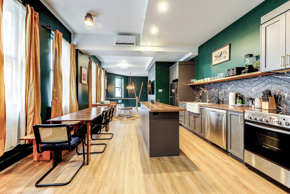 Signature Apartment | Private kitchen | Toaster