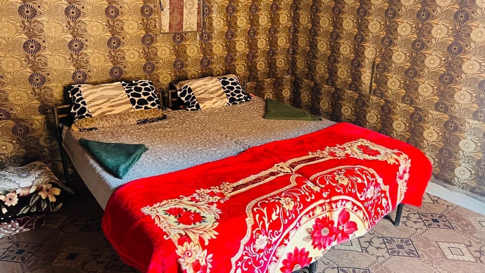 Basic Cabin, Desert View | 20 bedrooms, bed sheets