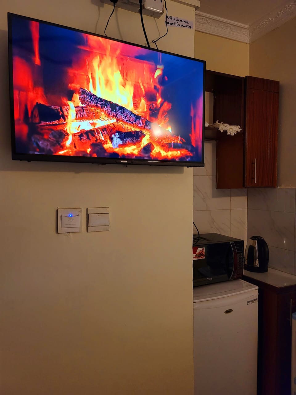 Deluxe Studio Suite, City View | Television