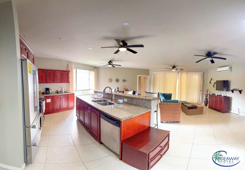 Penthouse | Private kitchen | Fridge, coffee/tea maker