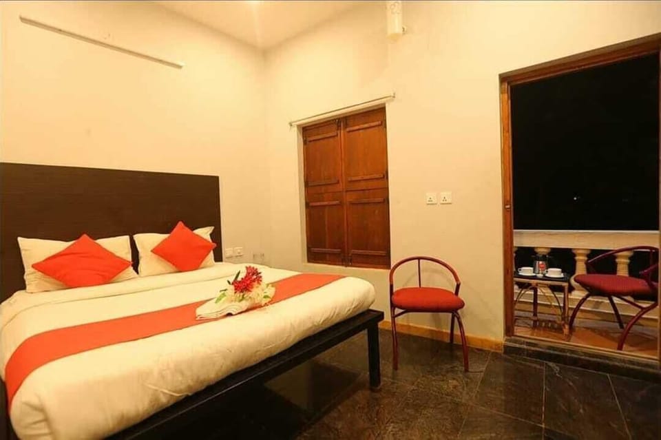 Deluxe Double Room | Blackout drapes, iron/ironing board, free WiFi