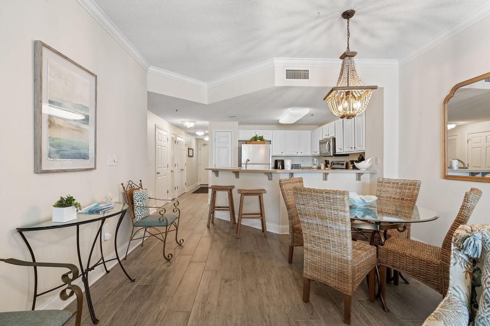 Condo, 1 King Bed with Sofa bed (Palacio 803) | Dining