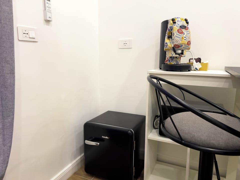 Mini-refrigerator