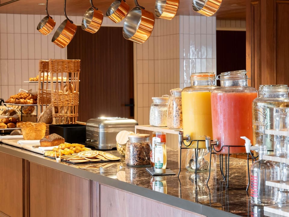 Daily buffet breakfast for a fee