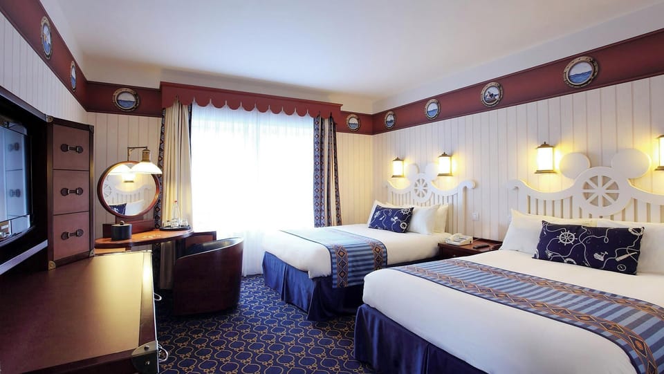Superior Room | In-room safe, desk, blackout drapes, soundproofing