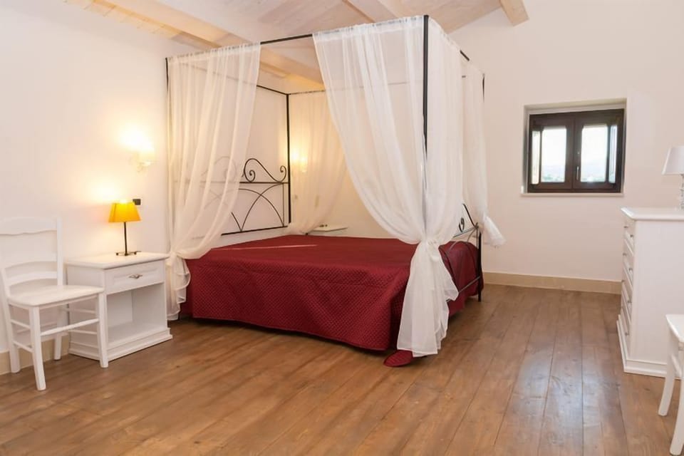 Deluxe Quadruple Room | Premium bedding, desk, free cribs/infant beds, free WiFi