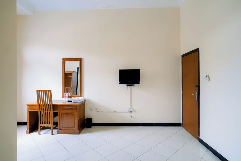 Deluxe Twin Room | Desk, free WiFi