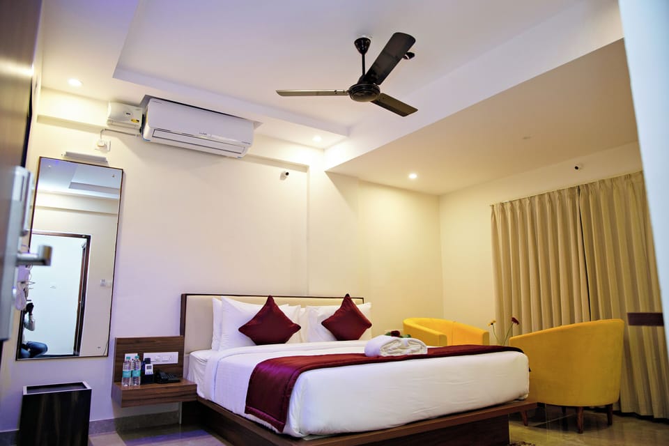 Deluxe Double or Twin Room | Desk, laptop workspace, free WiFi