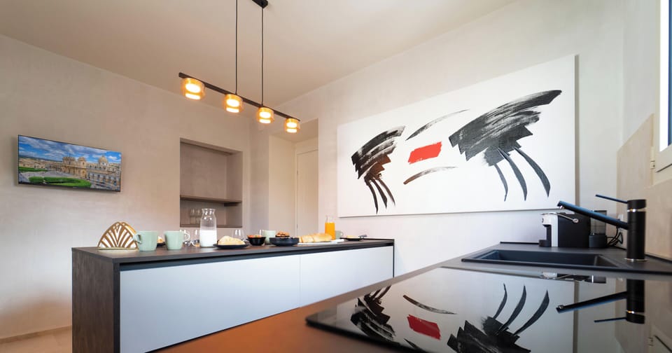 Design Duplex, Balcony, Courtyard View | Private kitchen | Fridge, microwave, oven, stovetop