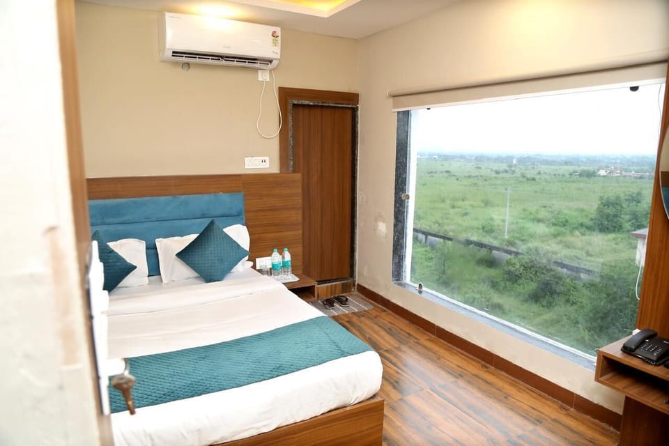 Rollaway beds (surcharge), WiFi (free), bed sheets