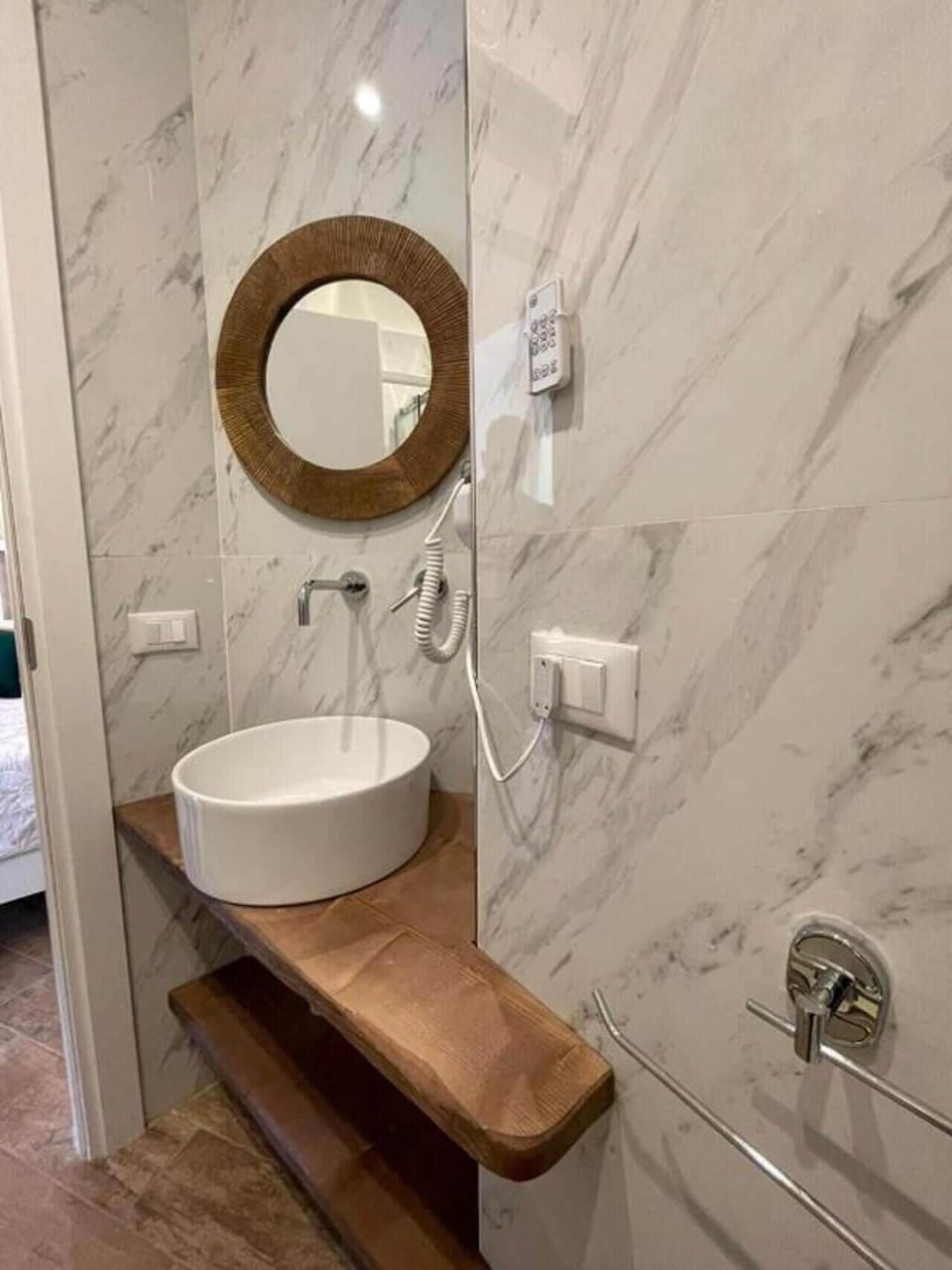 Comfort Double Room, Balcony, Mountain View | Bathroom | Shower, free toiletries, hair dryer, bathrobes