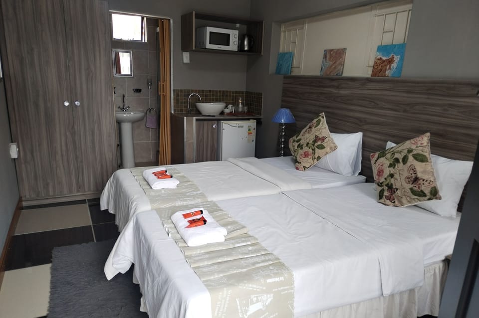 Room, 2 Bedrooms, Accessible, Smoking | 2 bedrooms