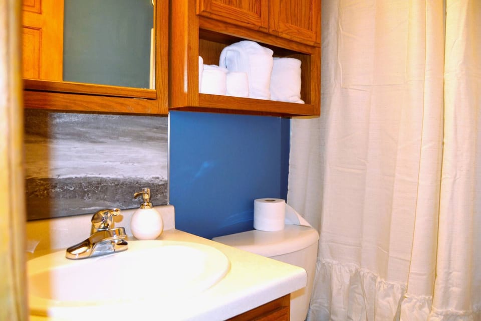 Red 4 Apartment - Experience the Comfort of This Charming Apartment in Grand Forks