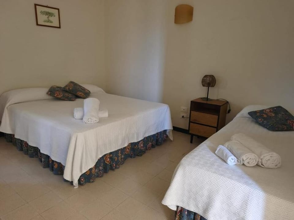Triple Room | Free WiFi, bed sheets
