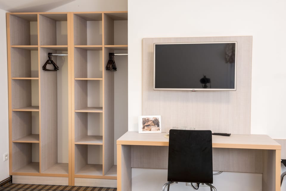 Standard Triple Room | In-room safe, cribs/infant beds, free WiFi, bed sheets