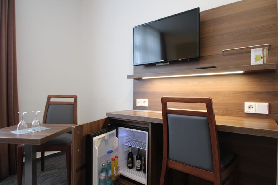 Double Room | Minibar, in-room safe, desk, soundproofing