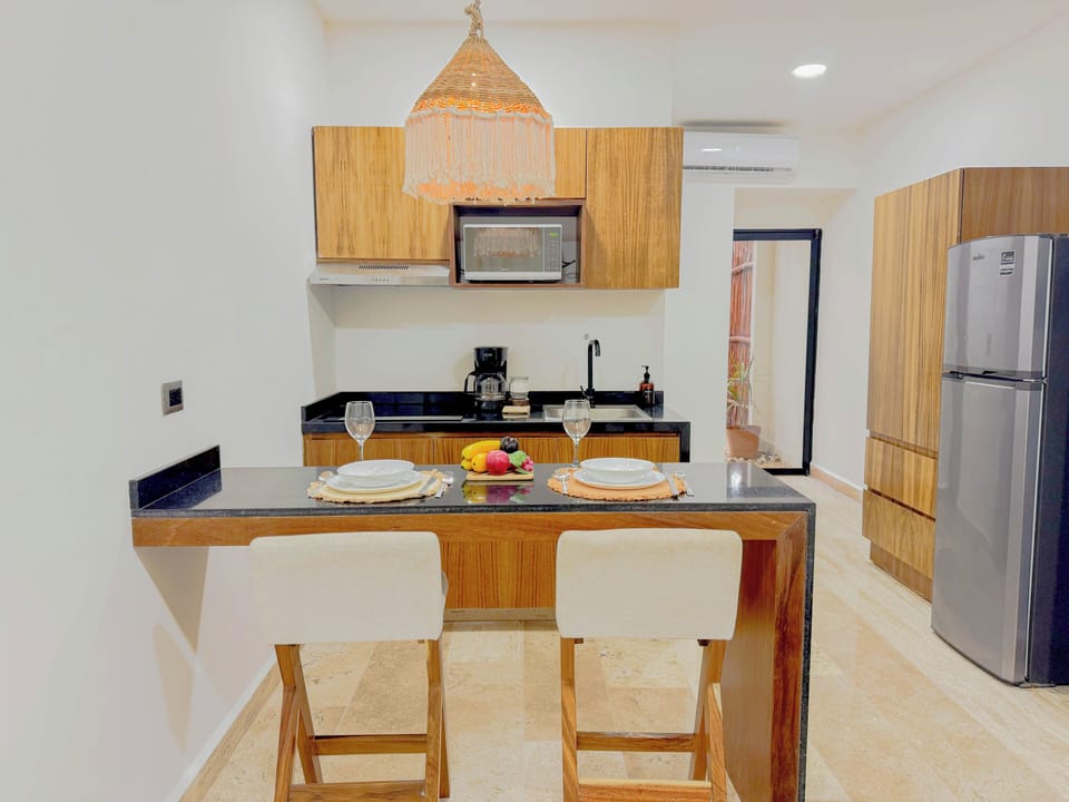 Deluxe Apartment, Lanai | Private kitchen | Fridge