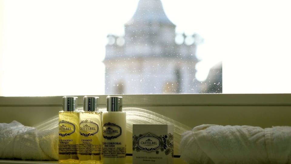 Suite, City View | Bathroom amenities | Shower, designer toiletries, hair dryer, towels
